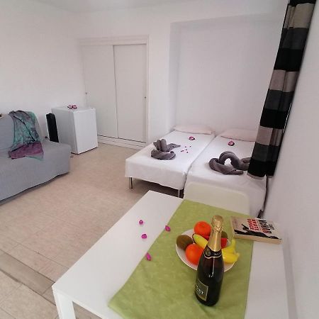 Small Studio, 50 M Front Of The Ocean & Free Wifi Playa Feñabe Exterior foto